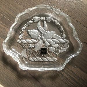 Mikasa Sweet Dish Christmas Poinsettia Basket